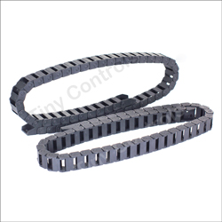 OP-DRG-7x7-R28 Plastic Cable Chain with end connector