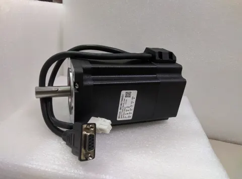 ME286T080EC closed-loop stepper motor, 8 Nm, NEMA 34 86mm flange with encoder cable — additional view