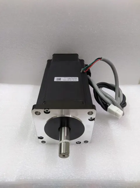 ME286T120EC closed-loop stepper motor, 12 Nm, NEMA 34 86mm flange with encoder cable — additional view