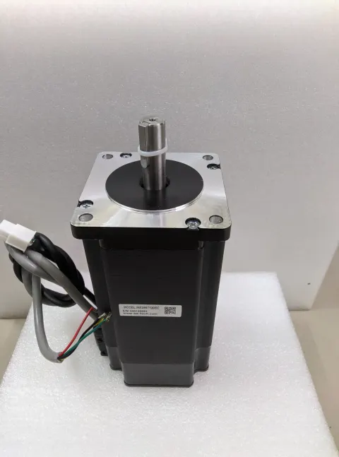 ME286T120EC closed-loop stepper motor, 12 Nm, NEMA 34 86mm flange with encoder cable — additional view