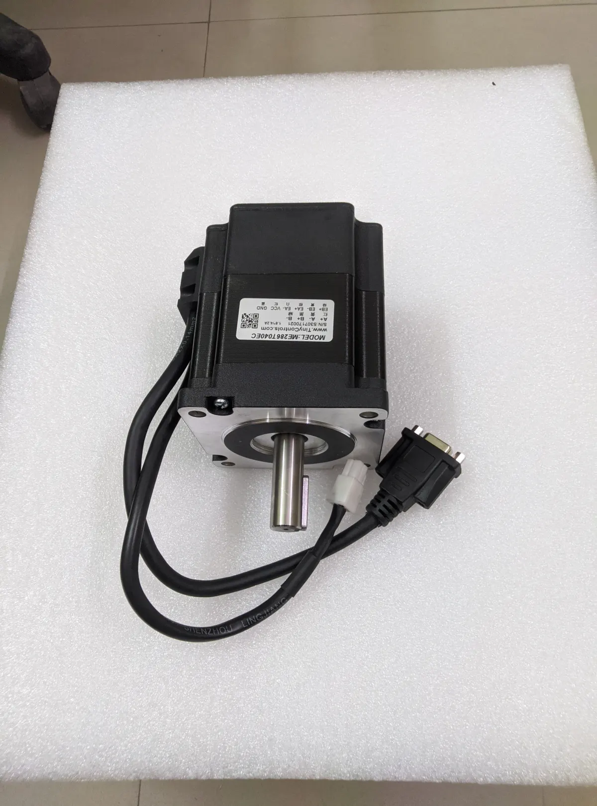 ME286T040EC closed-loop stepper motor, 4 Nm, NEMA 34 86mm flange with encoder cable